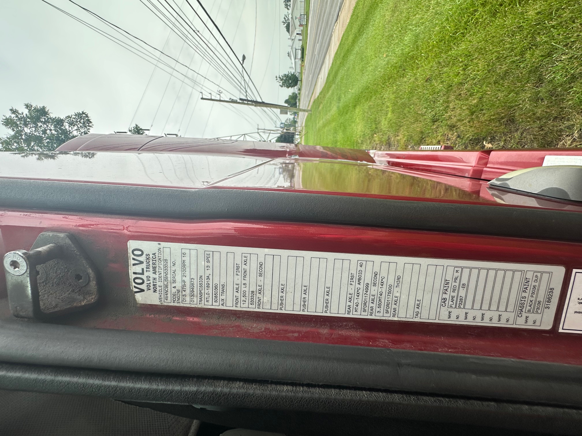 2011 VOLVO VNL 64T630 - Image 8